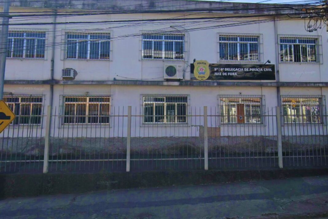 Homem morde e engole parte da boca da namorada após pedido de separação