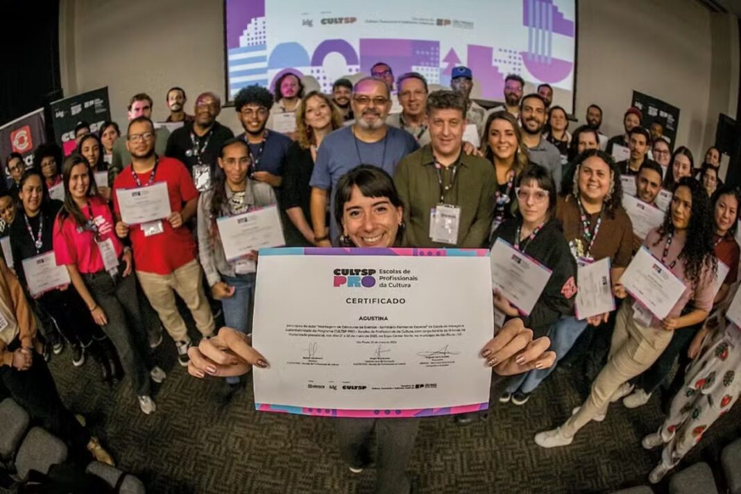 Governo de SP abre 2 mil vagas gratuitas em cursos de cultura, e vai capacitar artistas para a Hora do Horror, do Hopi Hari Governo de SP abre 2 mil vagas gratuitas em cursos de cultura, e vai capacitar artistas para a Hora do Horror, do Hopi Hari
